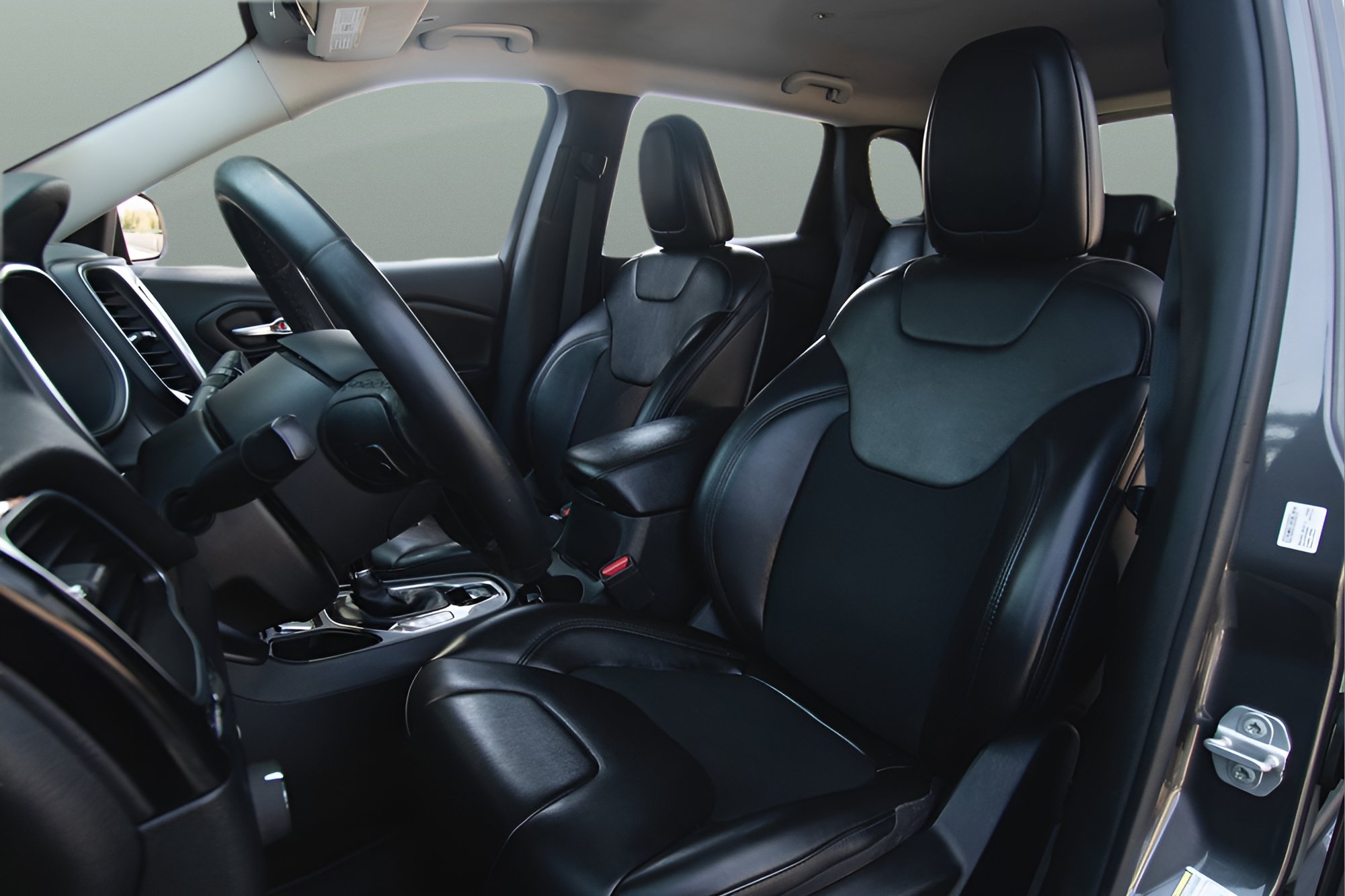 Used 2019 Jeep Cherokee Latitude Plus FWD image 9
