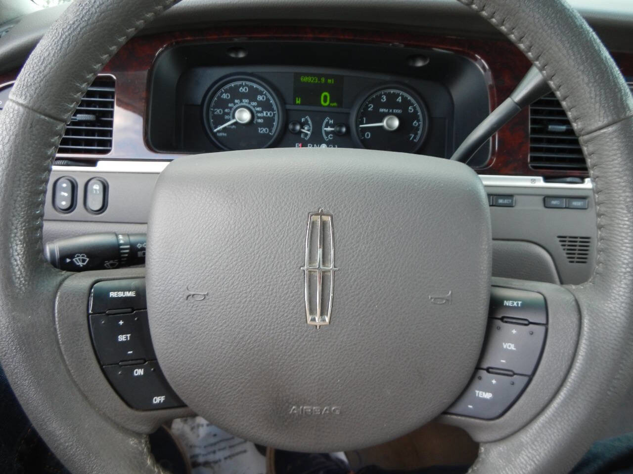 Used 2007 Lincoln Town Car Signature image 39