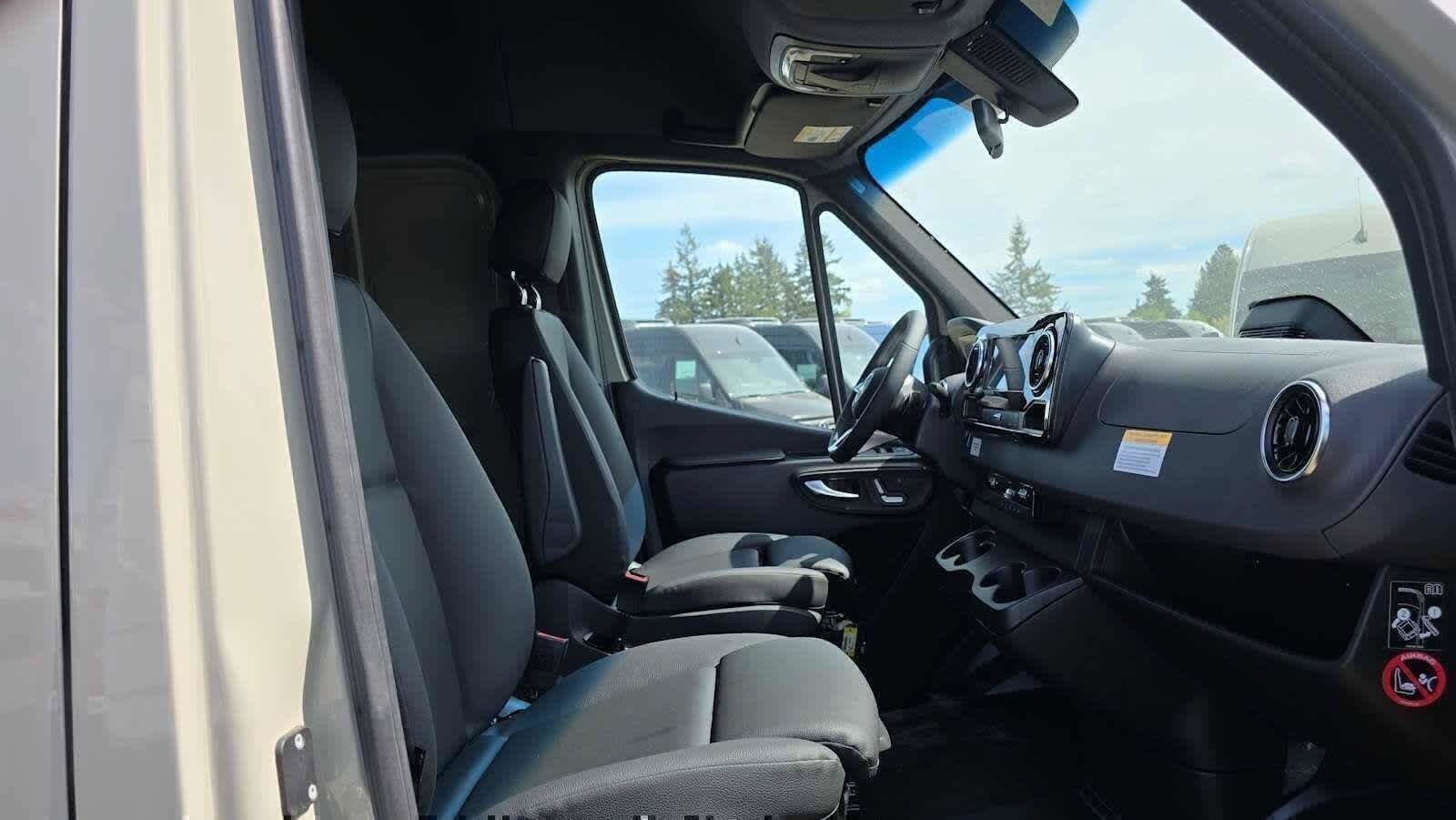 Used 2026 Mercedes-Benz Sprinter 2500 image 11