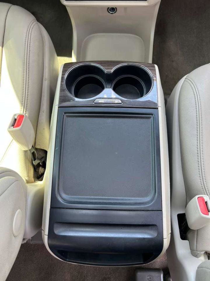 Used 2017 Toyota Sienna XLE w/ XLE Navigation Package image 28