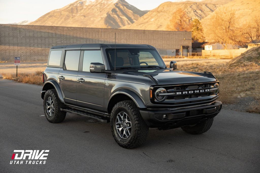 Used 2021 Ford Bronco Outer Banks image 2