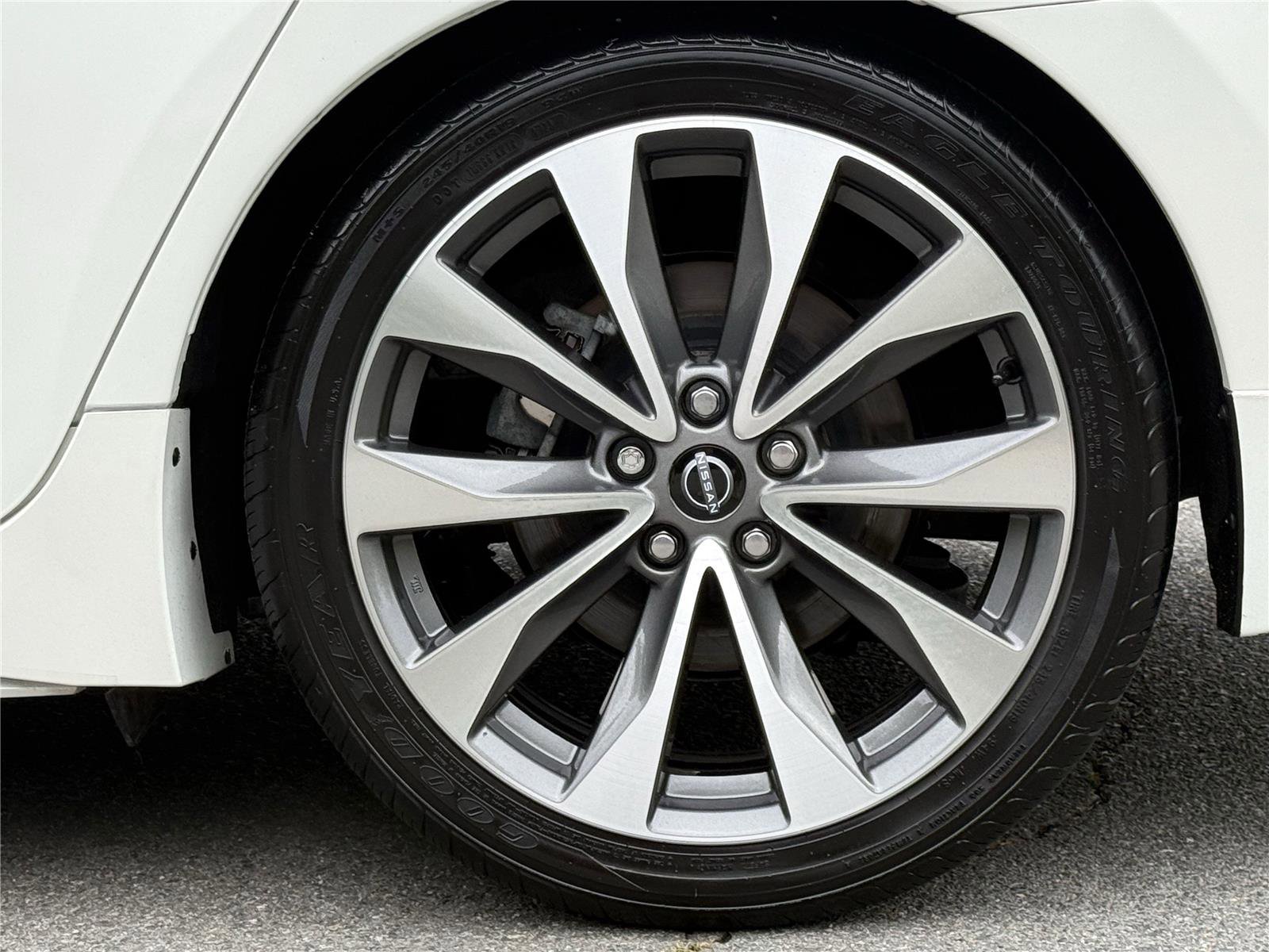 Used 2023 Nissan Maxima Platinum w/ Sport Mat Group FWD image 31