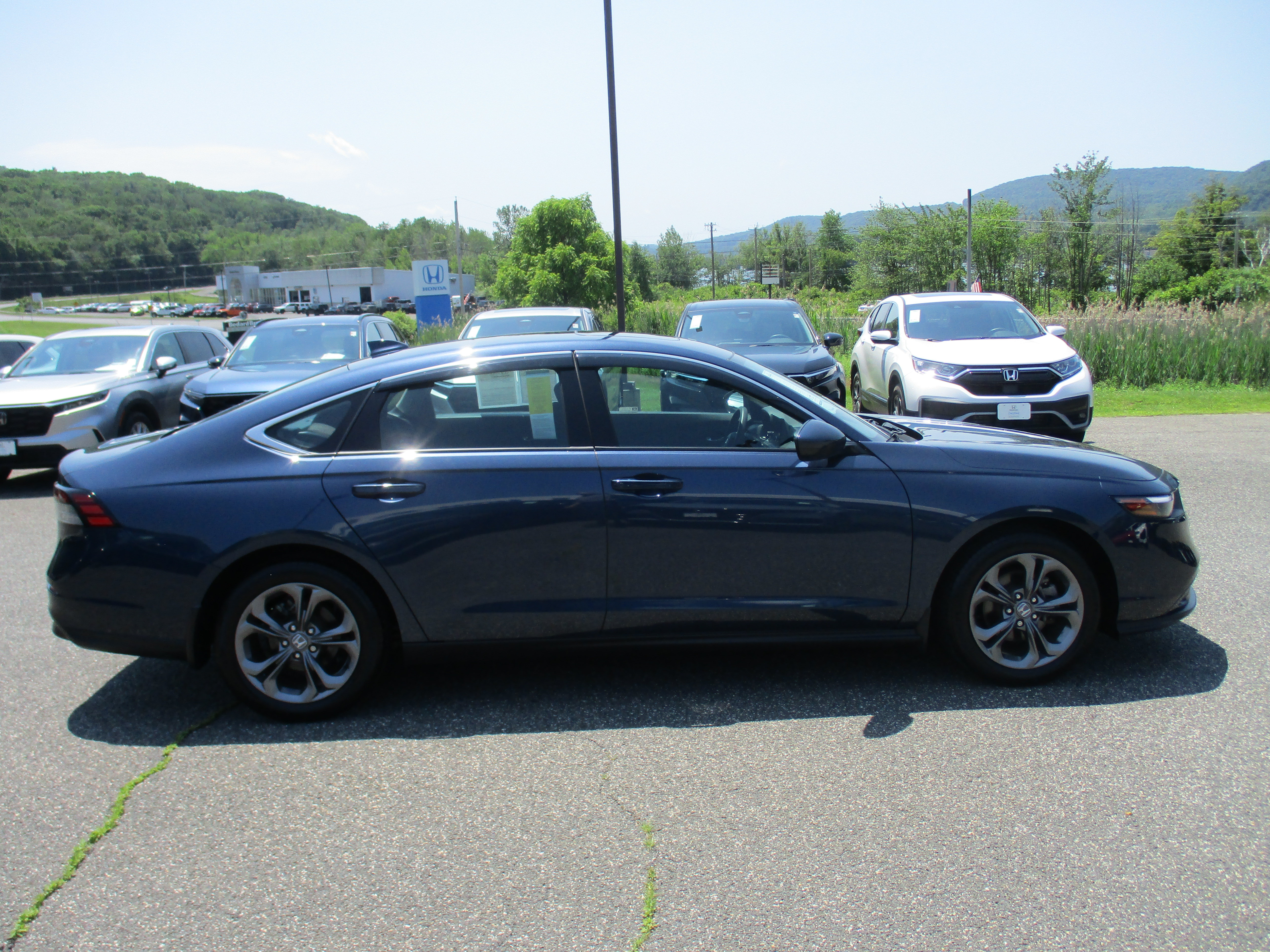 Certified 2023 Honda Accord EX image 4