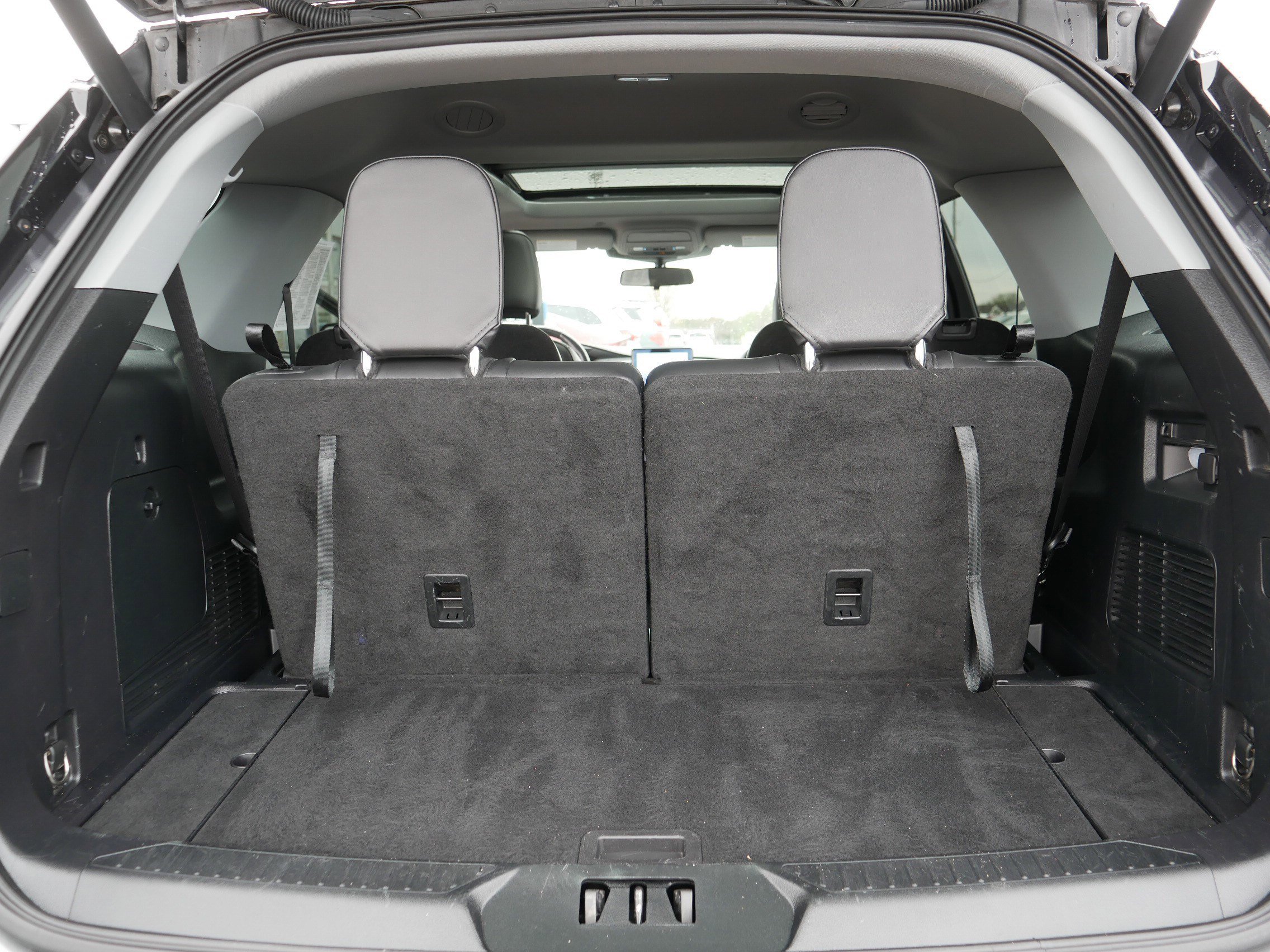 Used 2022 Ford Explorer XLT w/ Equipment Group 202A AWD/4WD image 18