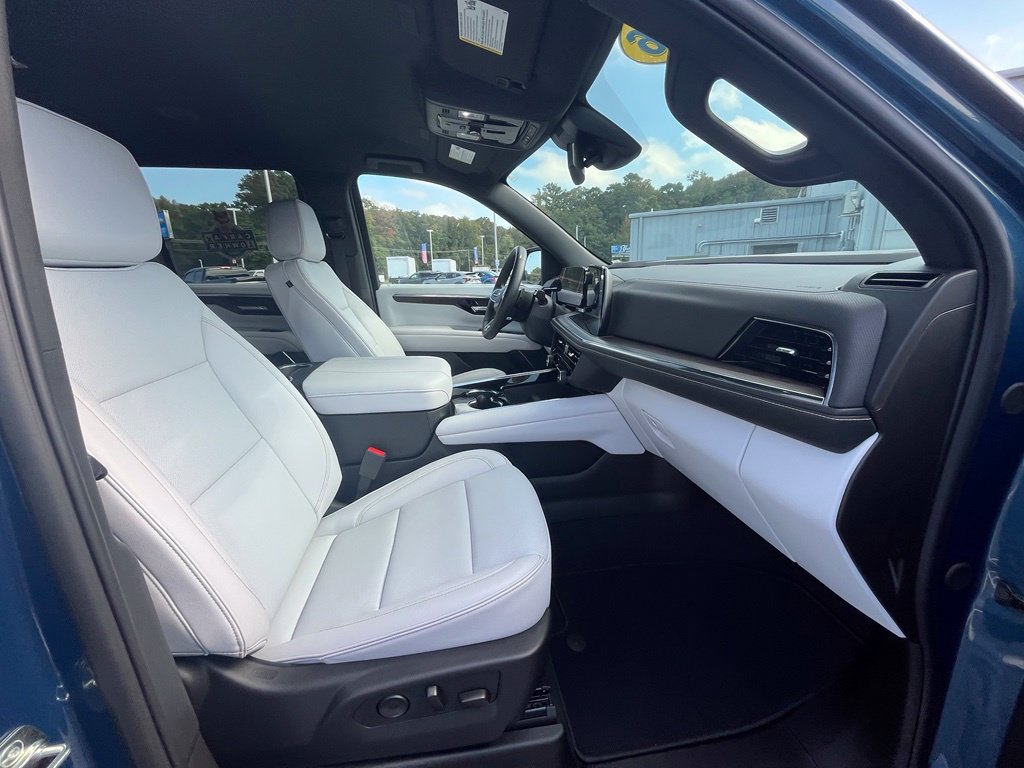 Used 2026 Chevrolet Tahoe Premier AWD/4WD image 18