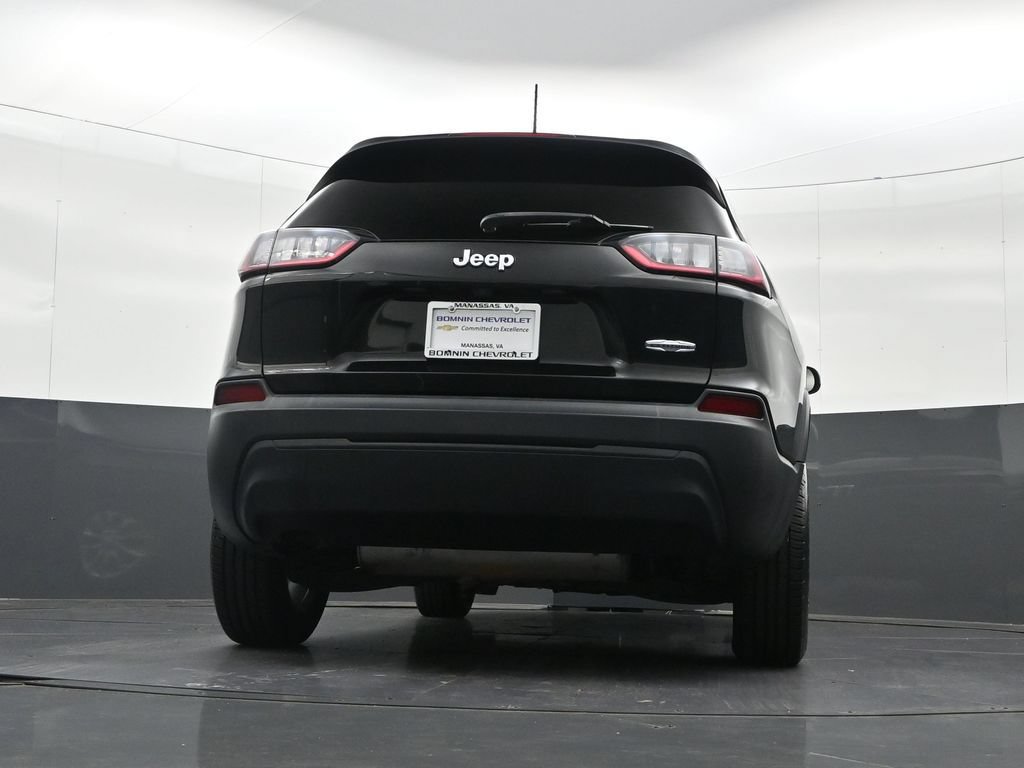 Used 2019 Jeep Cherokee Latitude w/ Popular Appearance Group FWD image 32
