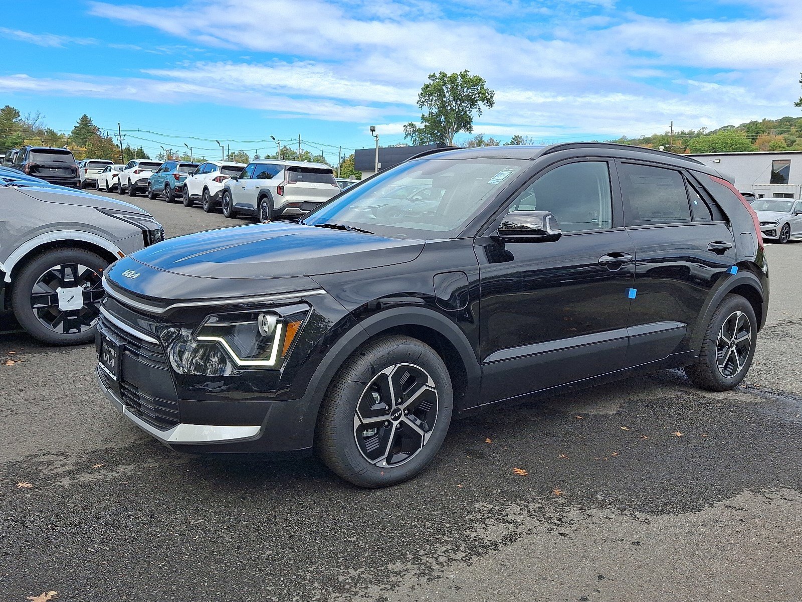 New 2025 Kia Niro EX image 2