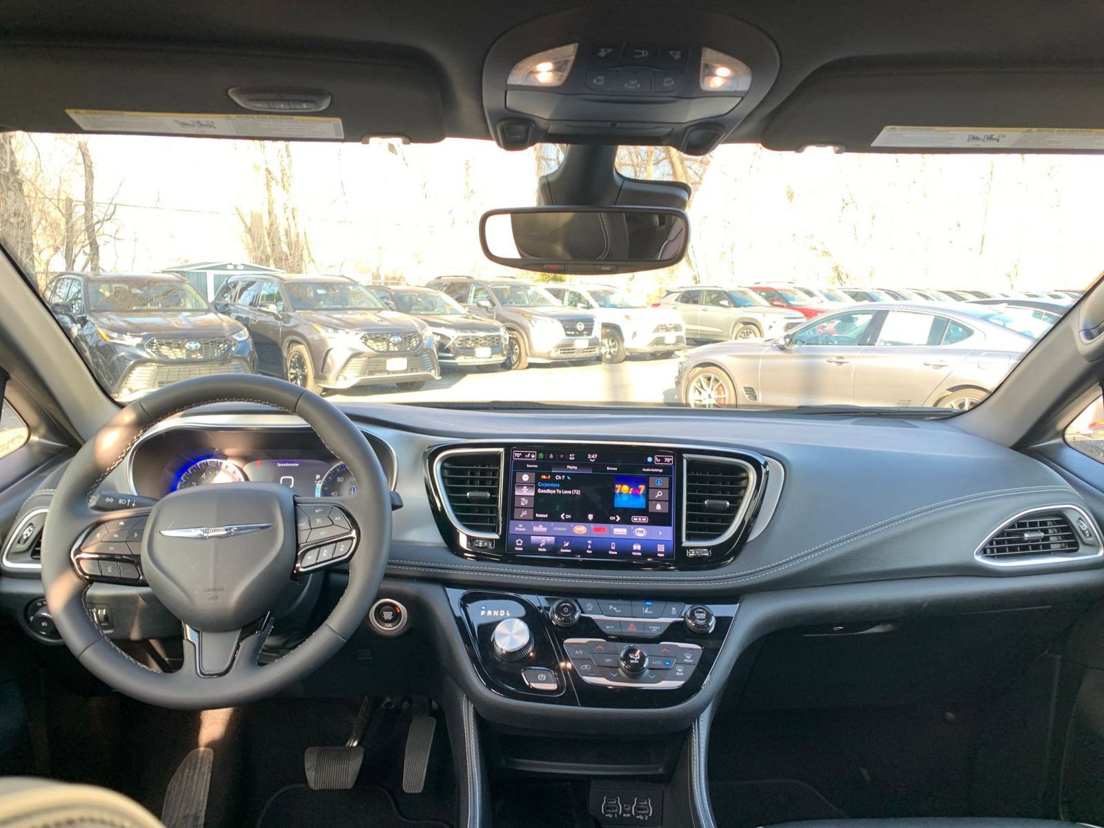 Used 2025 Chrysler Pacifica Limited image 37