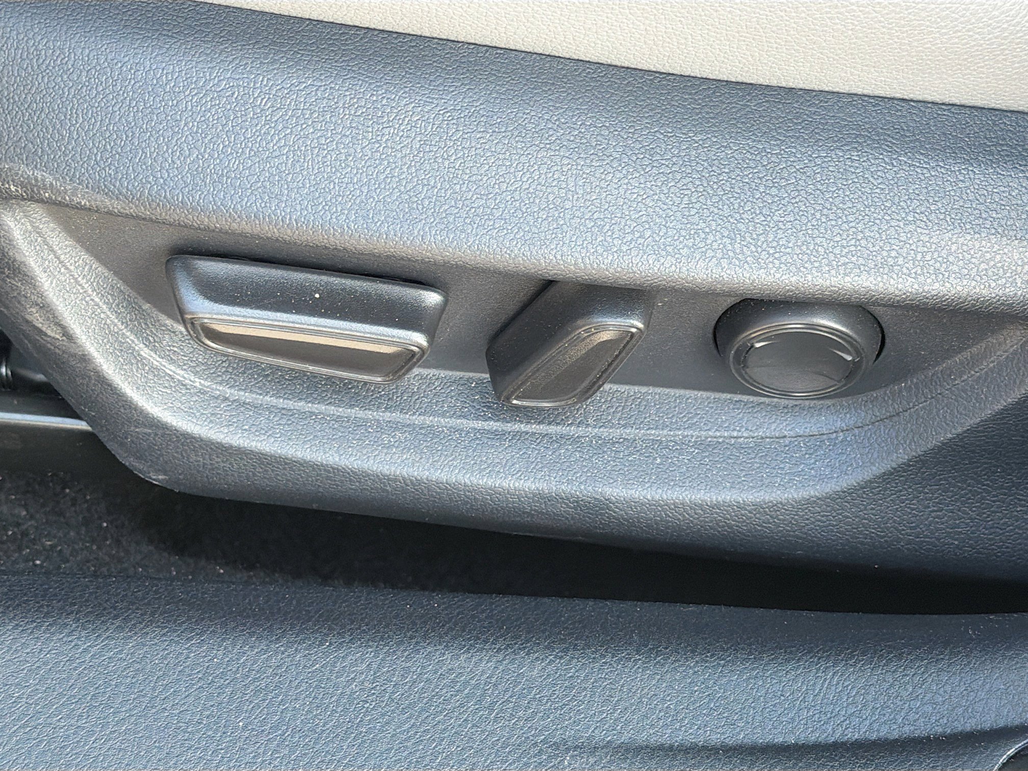 Used 2025 Toyota Camry SE w/ Multimedia Upgrade Package image 23