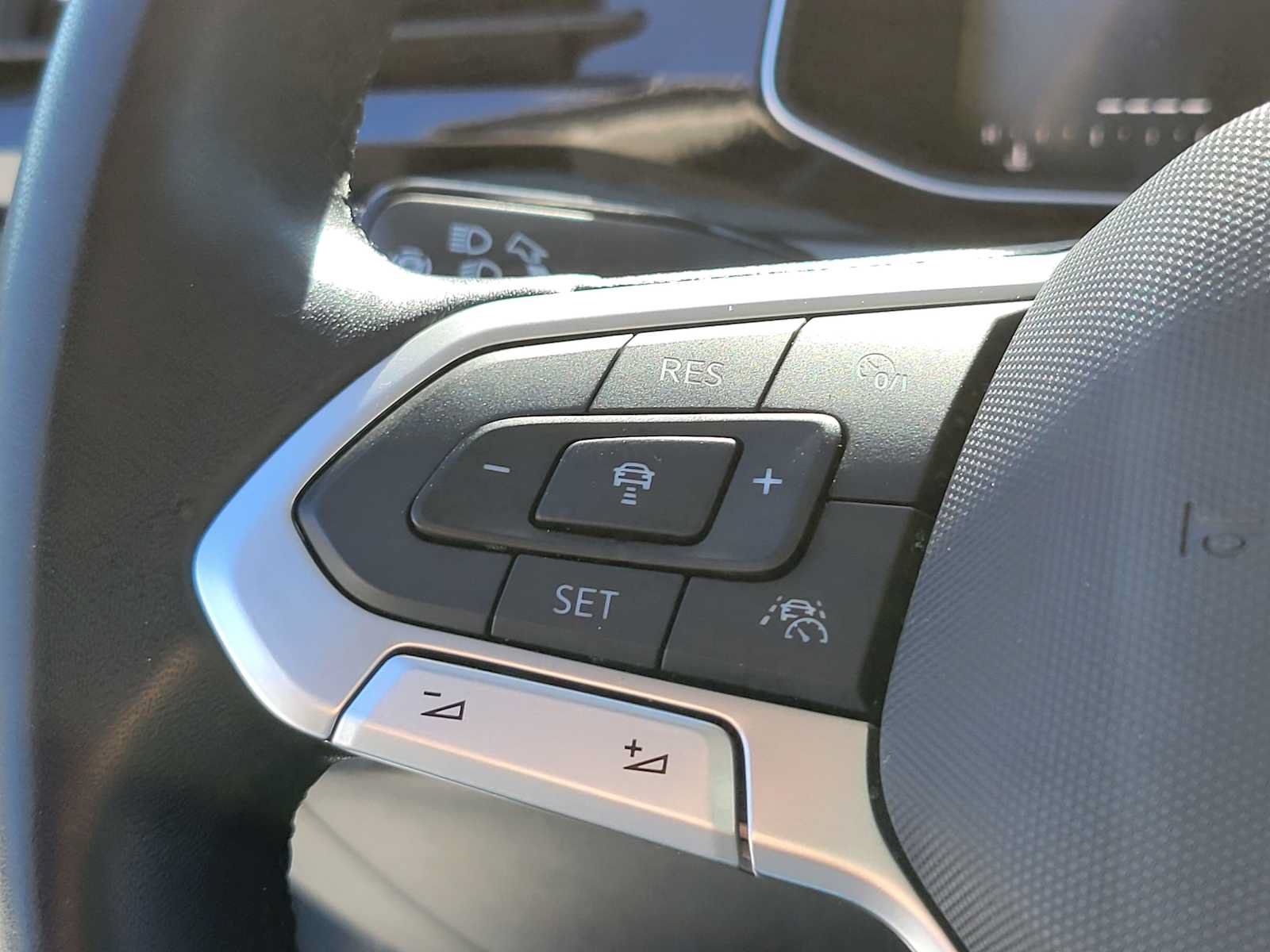 Used 2026 Volkswagen Jetta SE FWD image 28