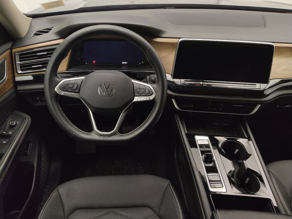Used 2024 Volkswagen Atlas SE w/ Panoramic Sunroof Package FWD image 22