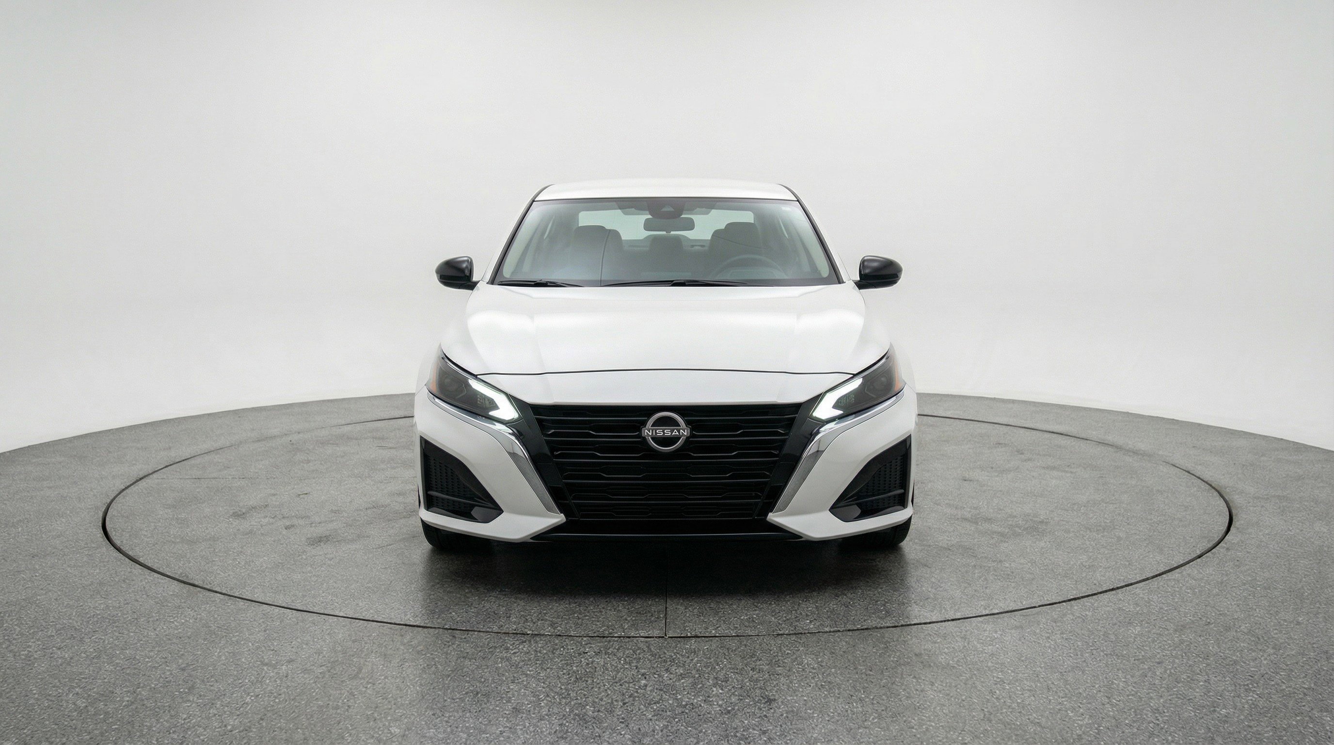 Used 2025 Nissan Altima 2.5 SV FWD image 2
