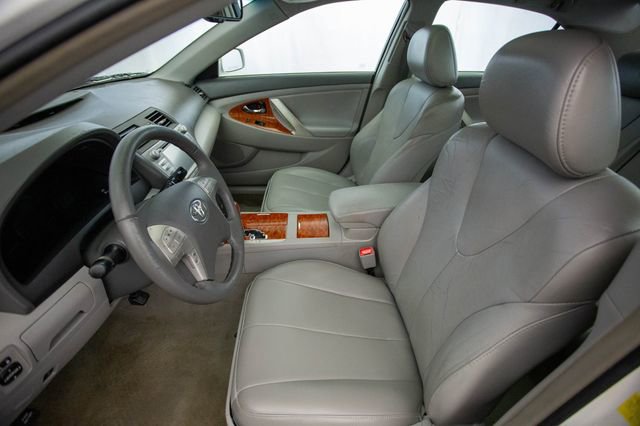 Used 2011 Toyota Camry XLE w/ XLE Extra-Value Pkg #2 image 18