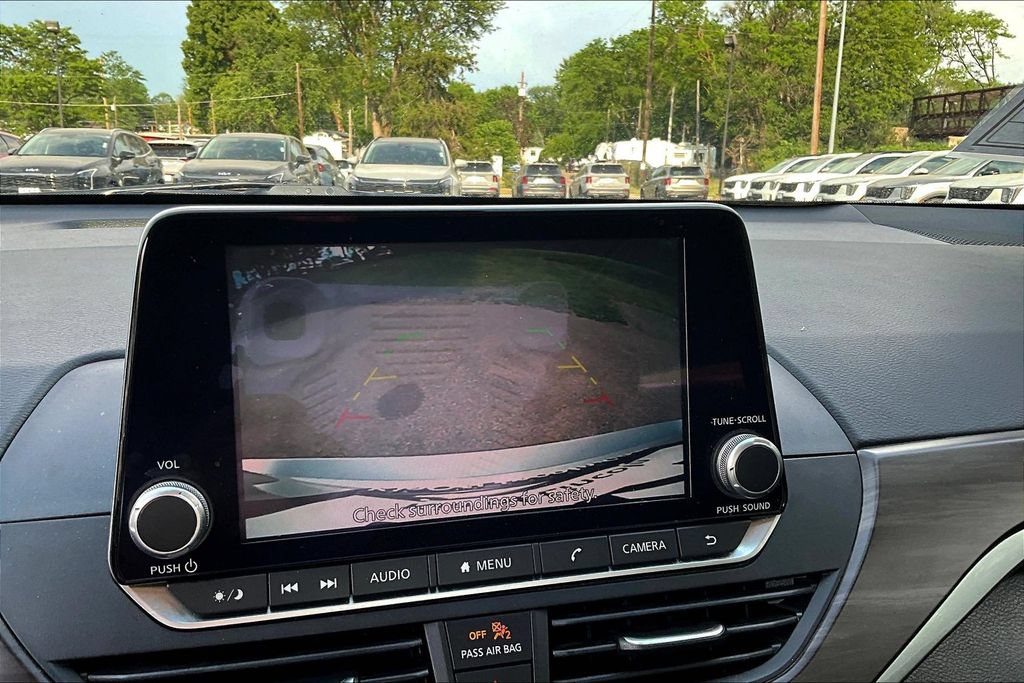 Used 2024 Nissan Altima 2.5 SV FWD image 12