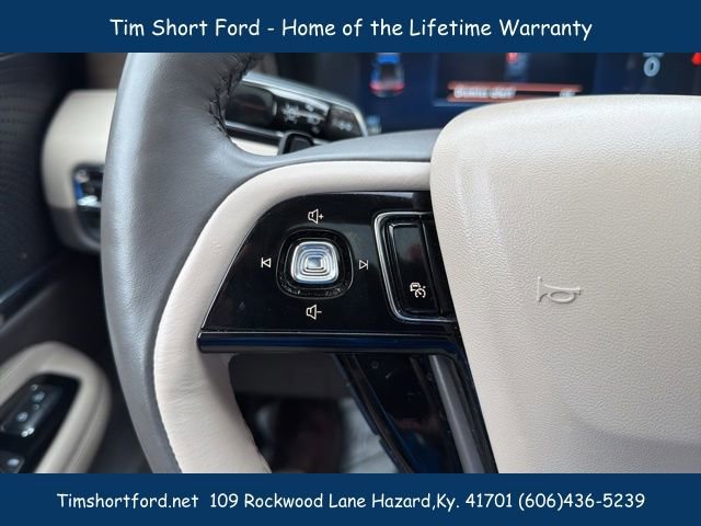 Used 2023 Lincoln Corsair Grand Touring w/ Equipment Group 301A image 17