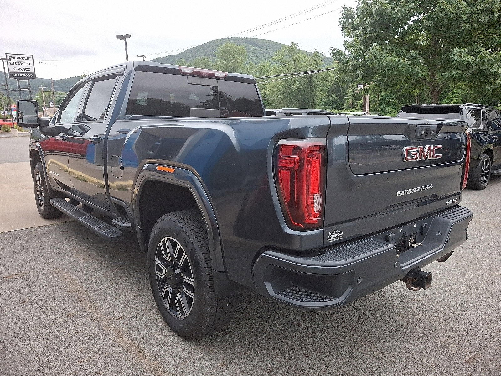 Used 2020 GMC Sierra 2500 AT4 w/ AT4 Premium Package image 4