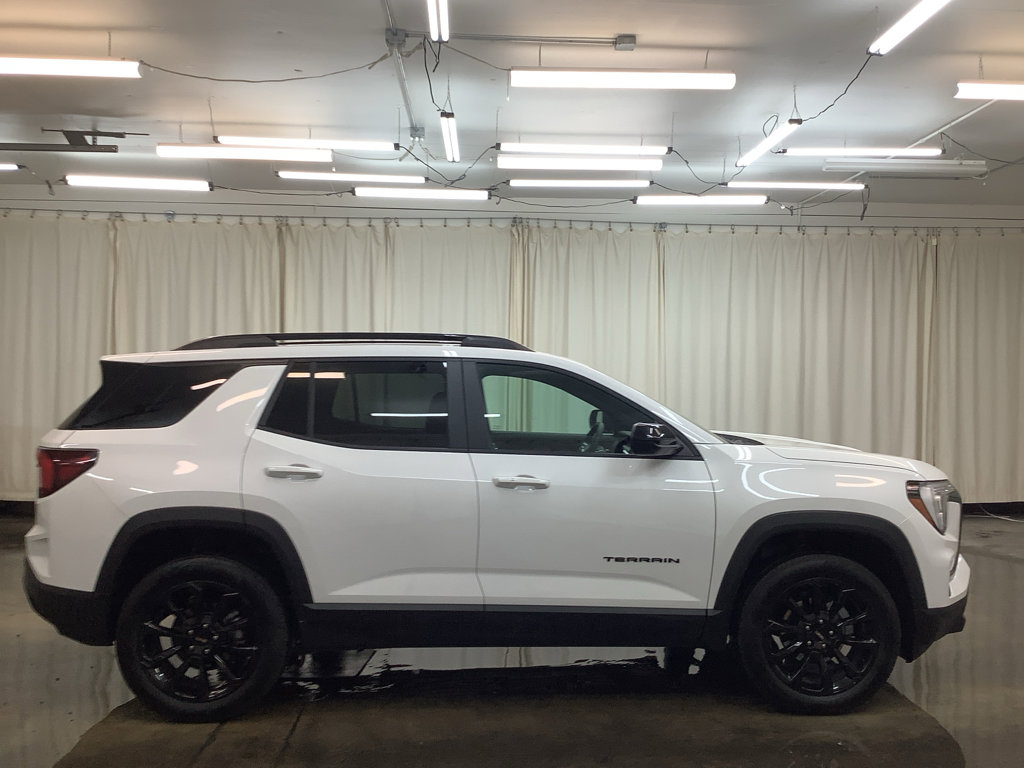 Used 2026 GMC Terrain Elevation w/ Elevation Premium Package image 5
