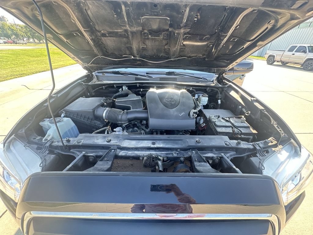 Used 2020 Toyota Tacoma SR5 AWD/4WD image 30
