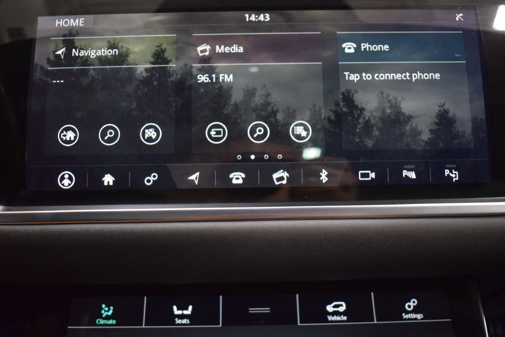 Used 2020 Land Rover Range Rover Evoque SE image 23