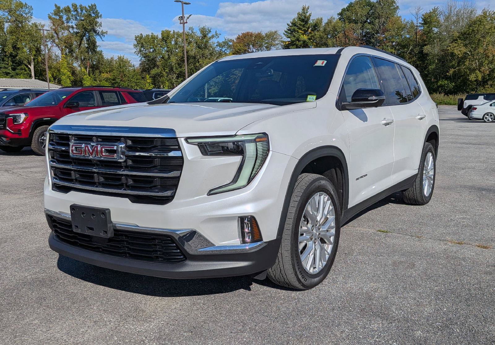 Used 2024 GMC Acadia Elevation w/ Luxury Package AWD/4WD image 3