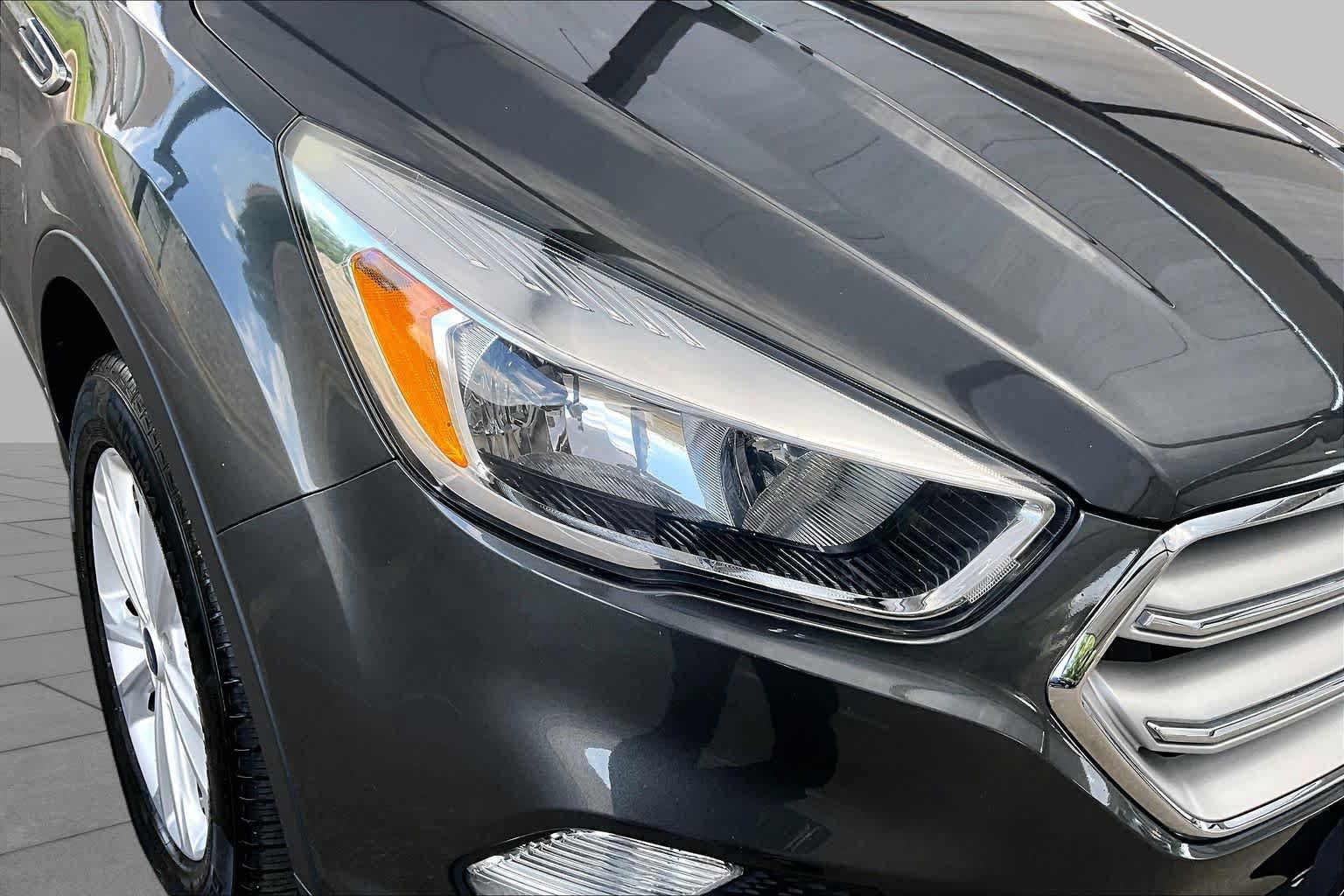 Used 2018 Ford Escape SE w/ SE Sync 3 Package AWD/4WD image 27