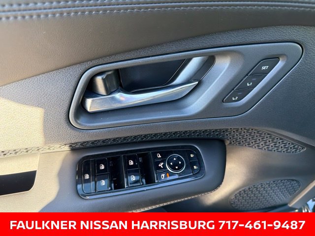 Used 2024 Nissan Ariya AWD image 18