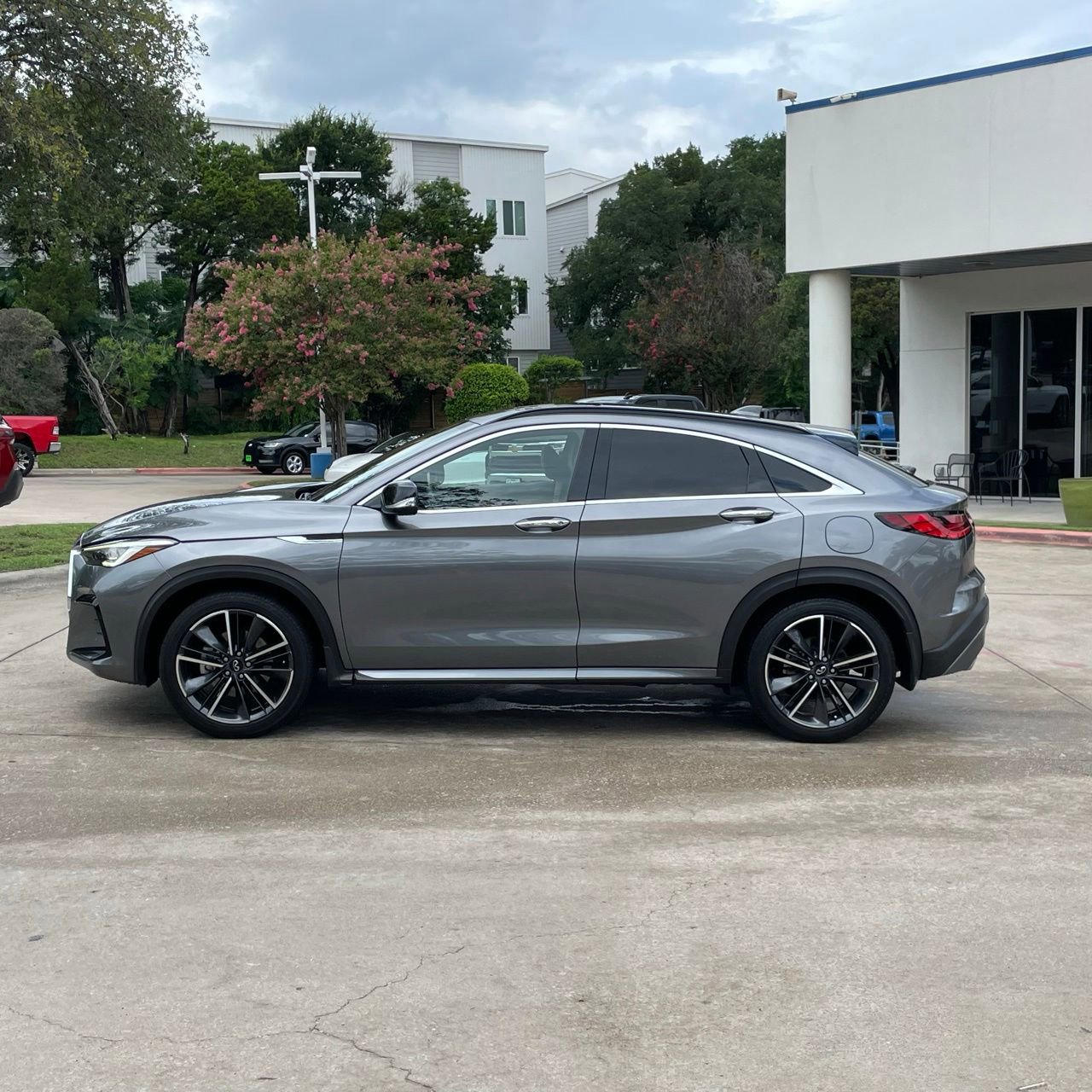 Used 2023 INFINITI QX55 Essential AWD/4WD image 3