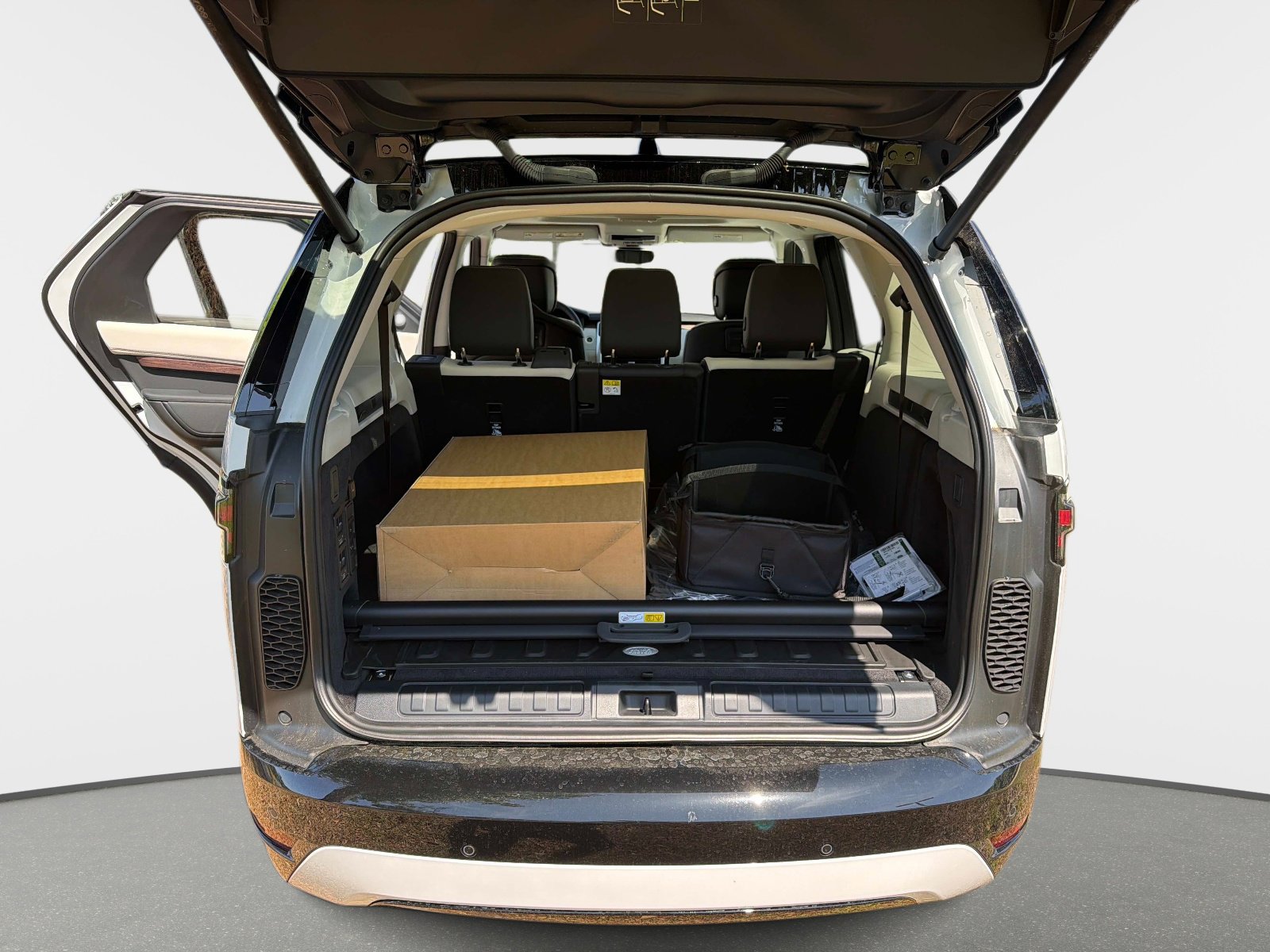 New 2026 Land Rover Discovery Dynamic SE AWD/4WD image 11