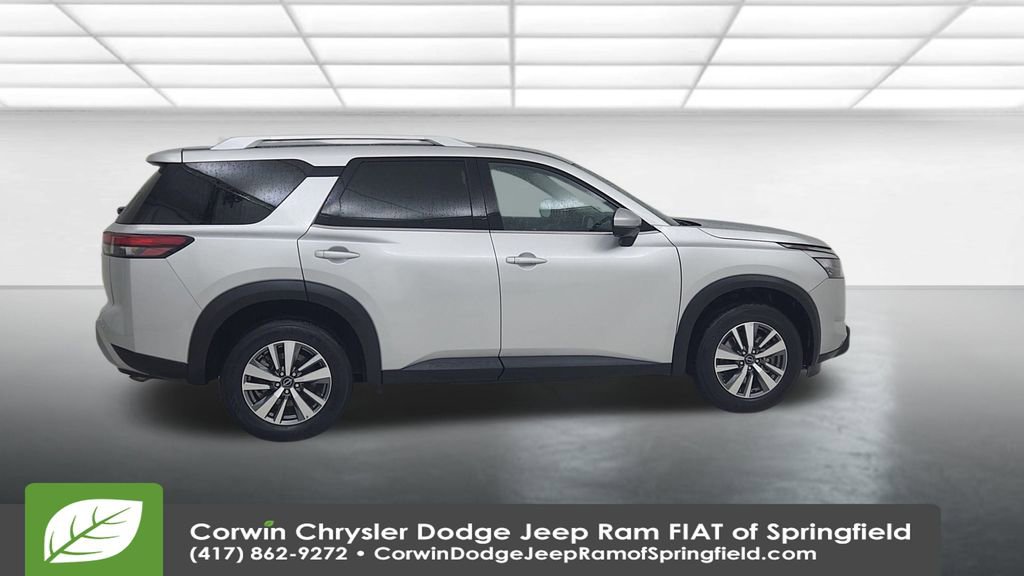 Used 2025 Nissan Pathfinder SL image 16