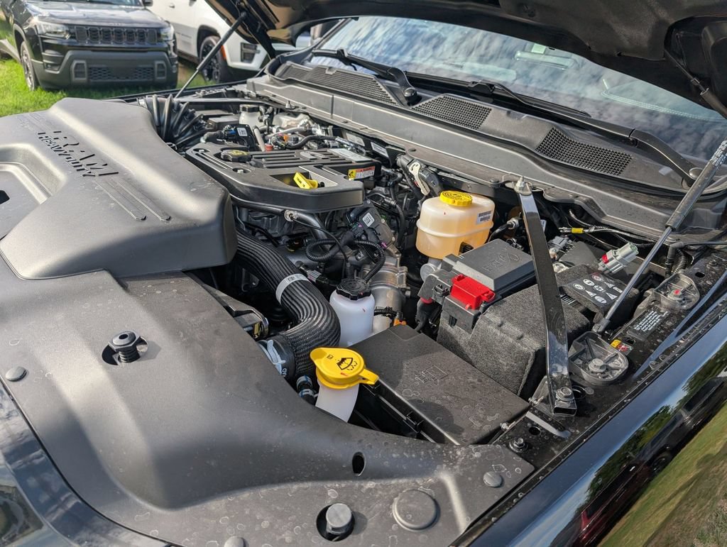 New 2026 RAM 3500 Laramie AWD/4WD image 34