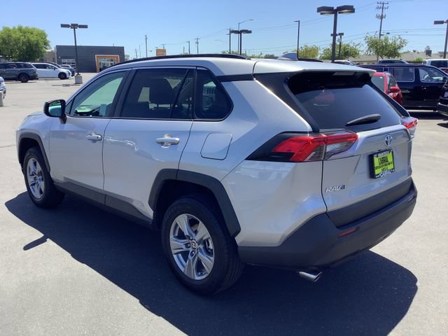 Used 2022 Toyota RAV4 LE AWD/4WD image 21