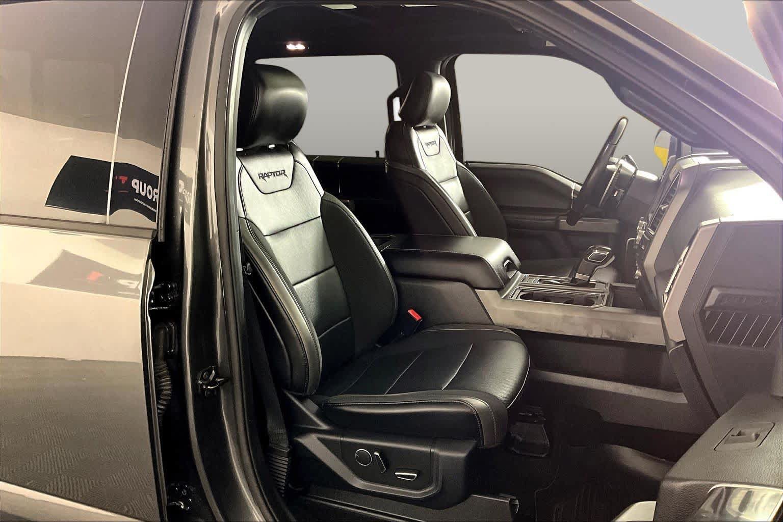 Used 2019 Ford F150 Raptor w/ Equipment Group 802A Luxury AWD/4WD image 9