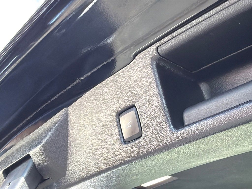 Used 2022 Ford Escape Titanium image 9