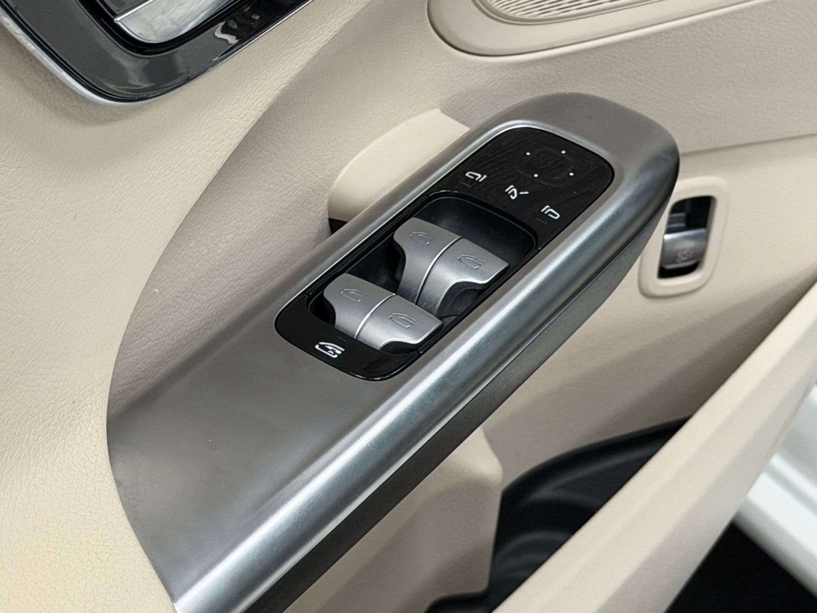 Certified 2022 Mercedes-Benz C 300 4MATIC Sedan image 23