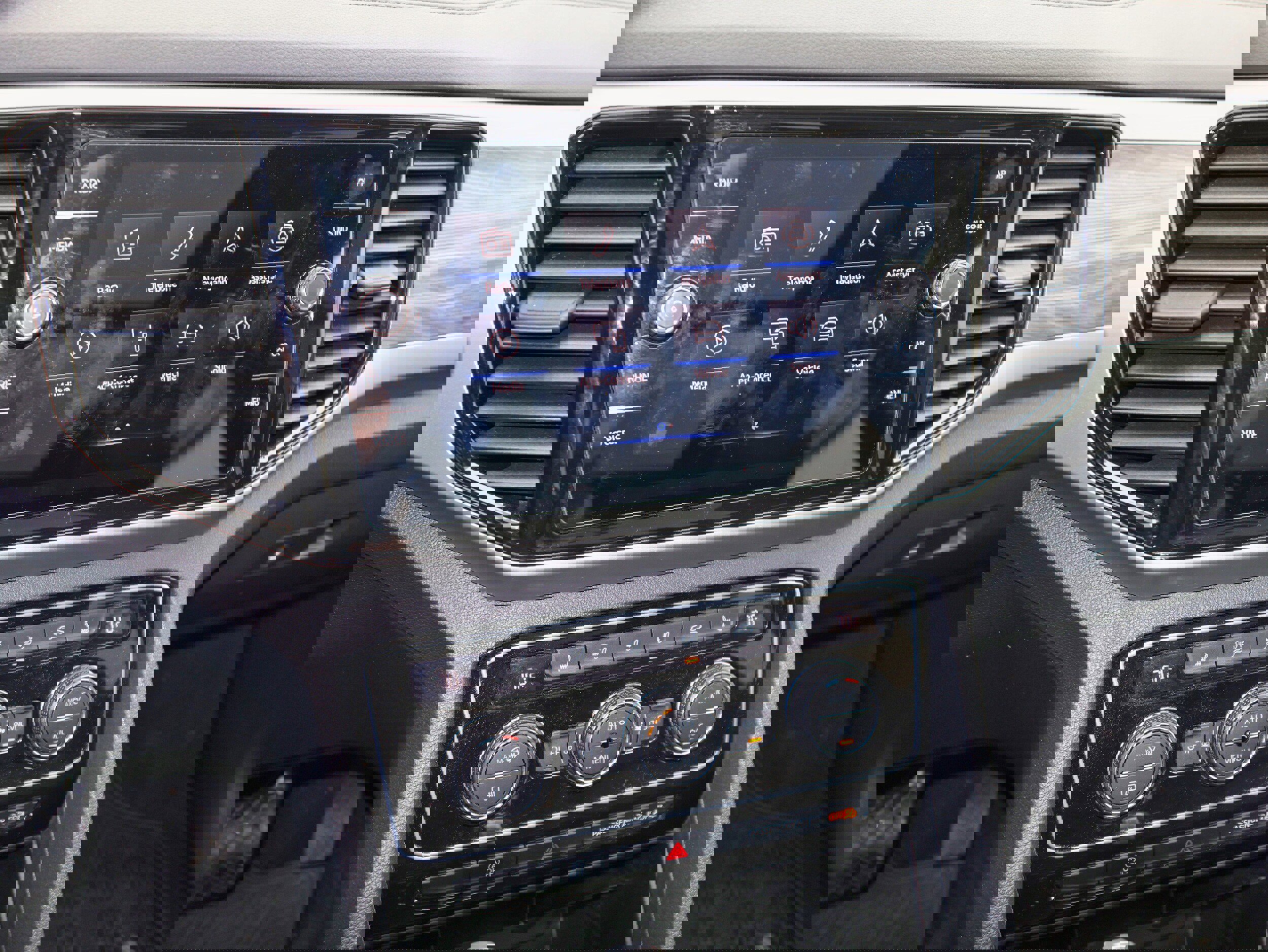 Used 2023 Volkswagen Atlas Cross Sport SE image 18