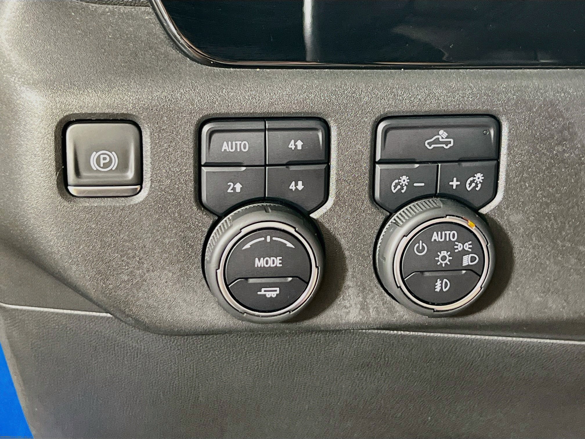 Used 2022 Chevrolet Silverado 1500 LT Trail Boss w/ Convenience Package II AWD/4WD image 10