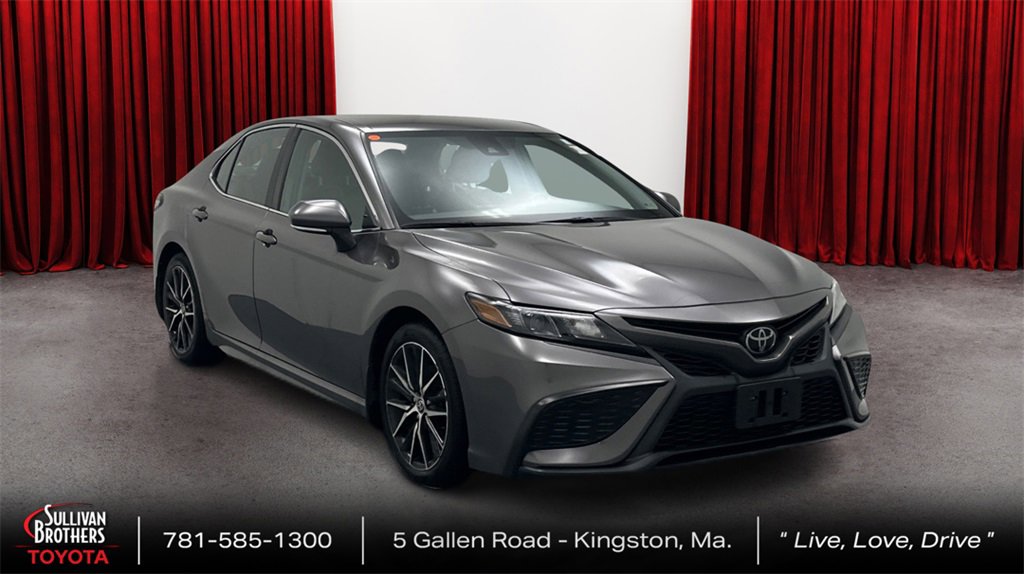 Used 2022 Toyota Camry SE image 2