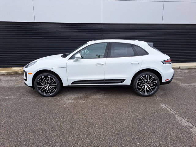 Used 2026 Porsche Macan AWD/4WD image 2