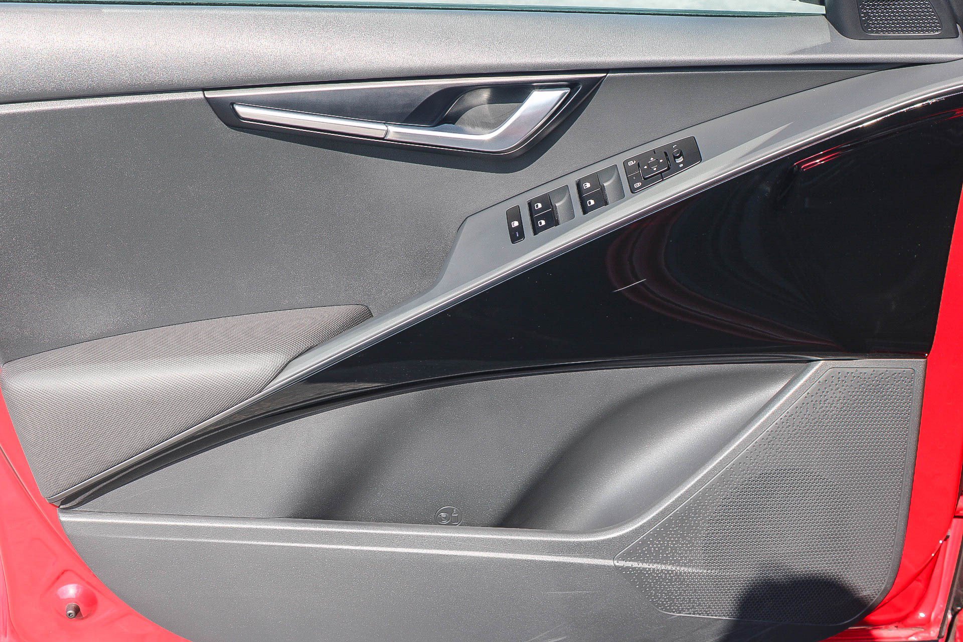 Used 2025 Kia Niro LX FWD image 21