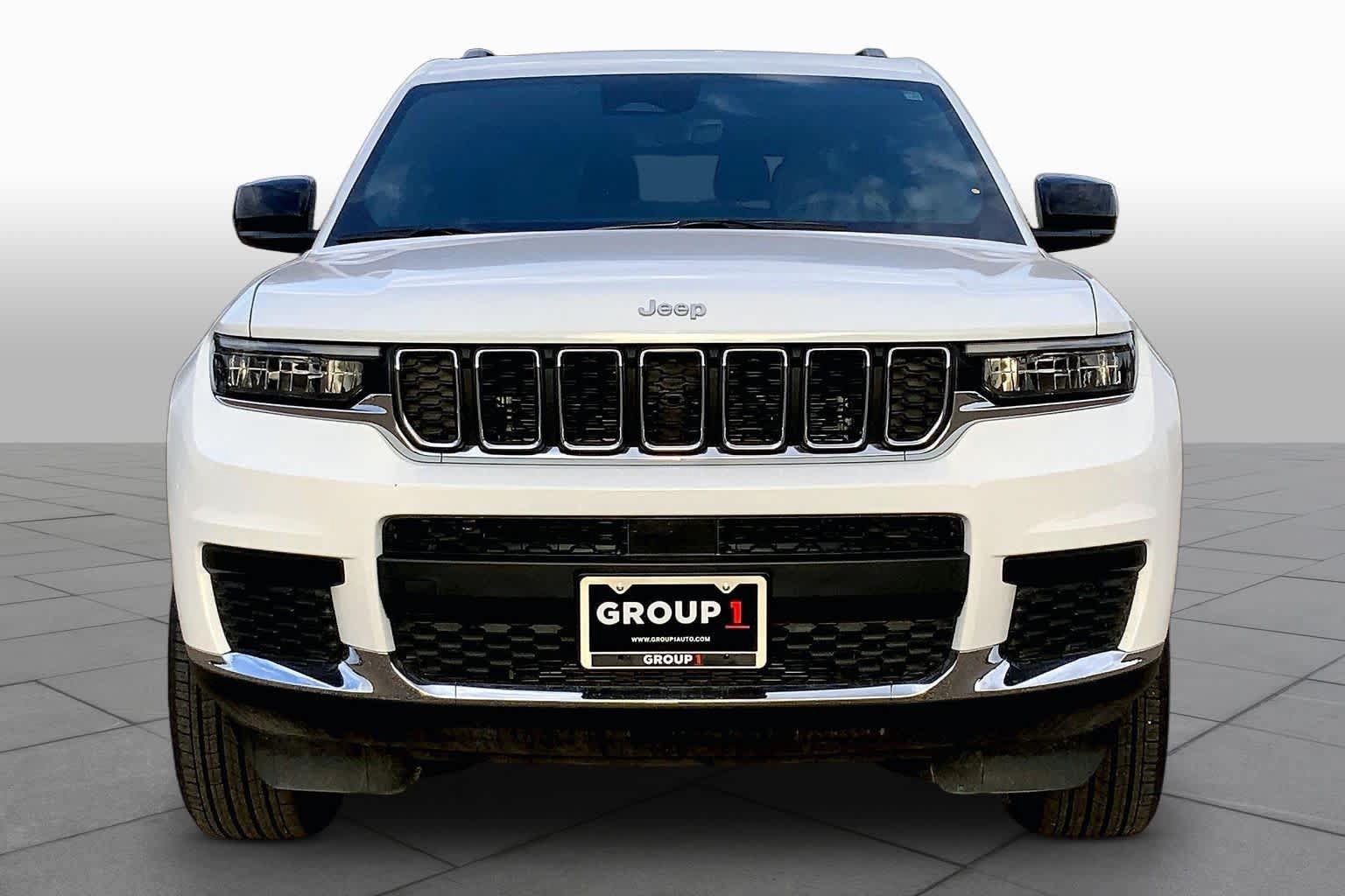 Used 2025 Jeep Grand Cherokee L Laredo RWD image 4