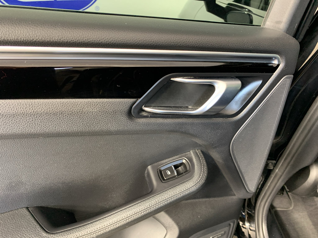 Used 2019 Porsche Macan S AWD/4WD image 31