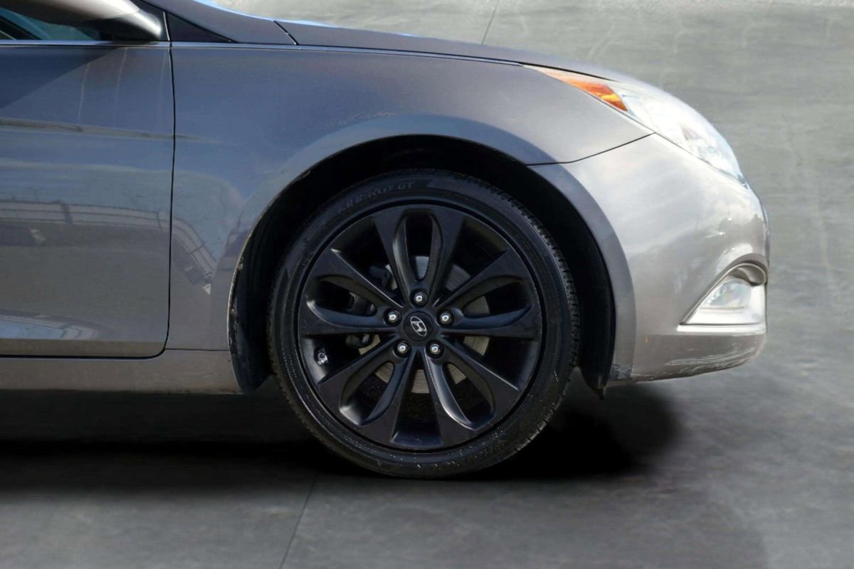 Used 2011 Hyundai Sonata SE w/ Navigation & Sunroof Pkg 4 FWD image 9