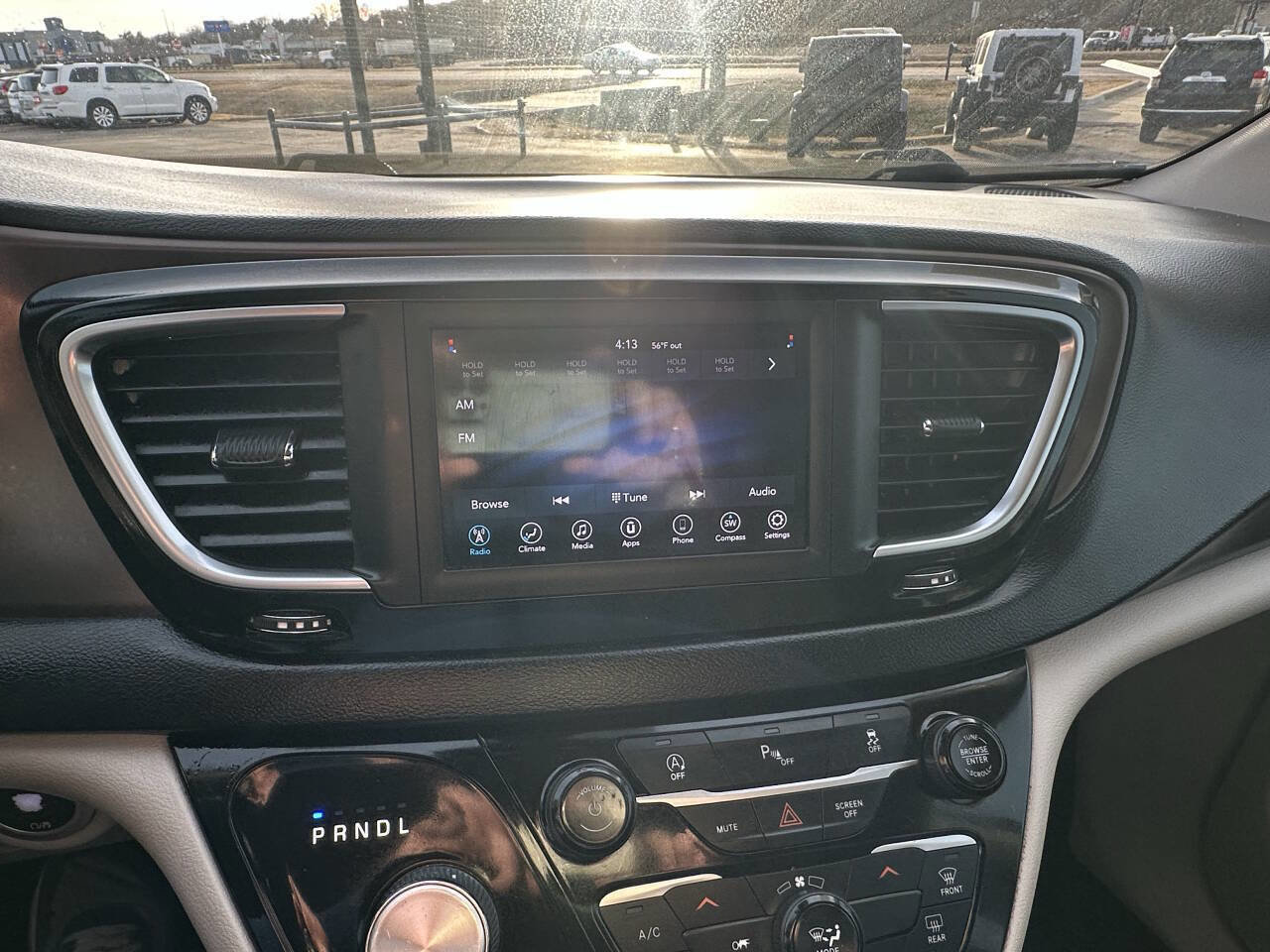 Used 2021 Chrysler Voyager L image 17