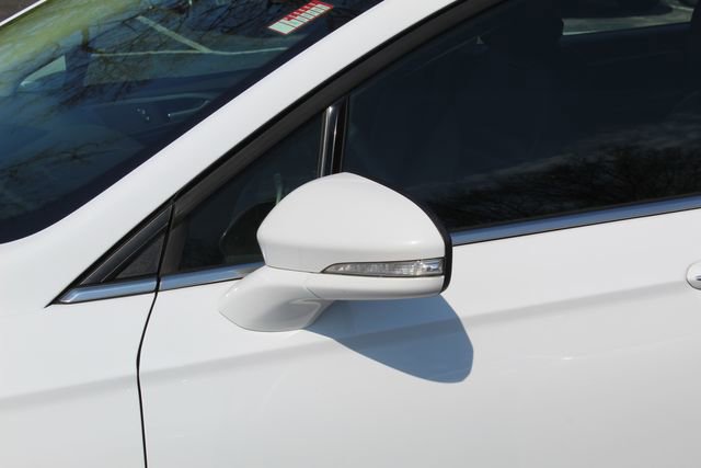 Used 2020 Ford Fusion SEL FWD image 11