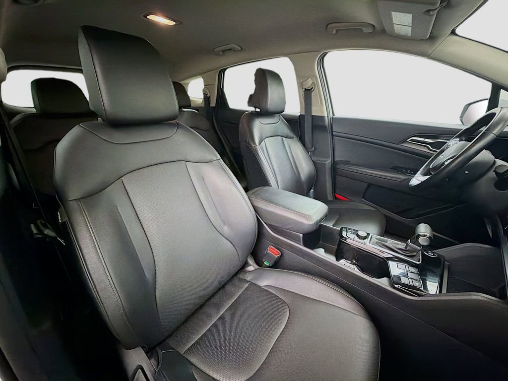 Used 2023 Kia Sportage EX image 29
