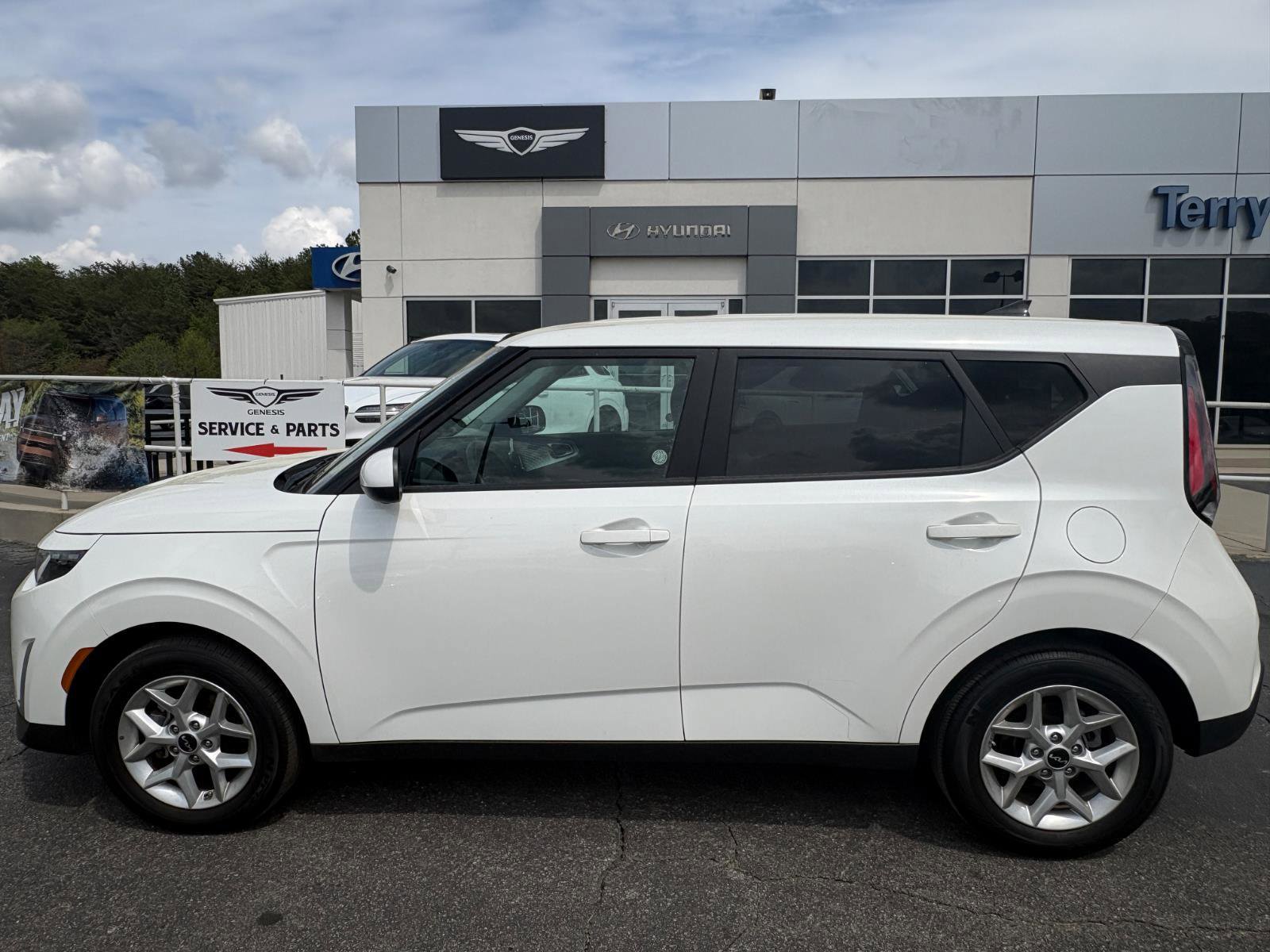 Used 2025 Kia Soul LX image 4