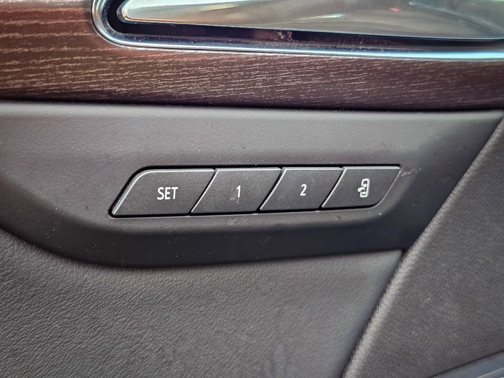 Used 2021 Buick Envision Avenir AWD/4WD image 11