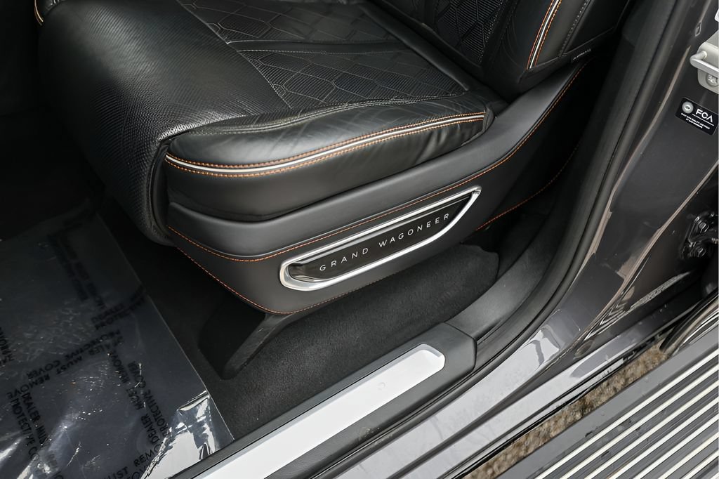 Used 2022 Jeep Grand Wagoneer Series III w/ Flexible Seating Group AWD/4WD image 11
