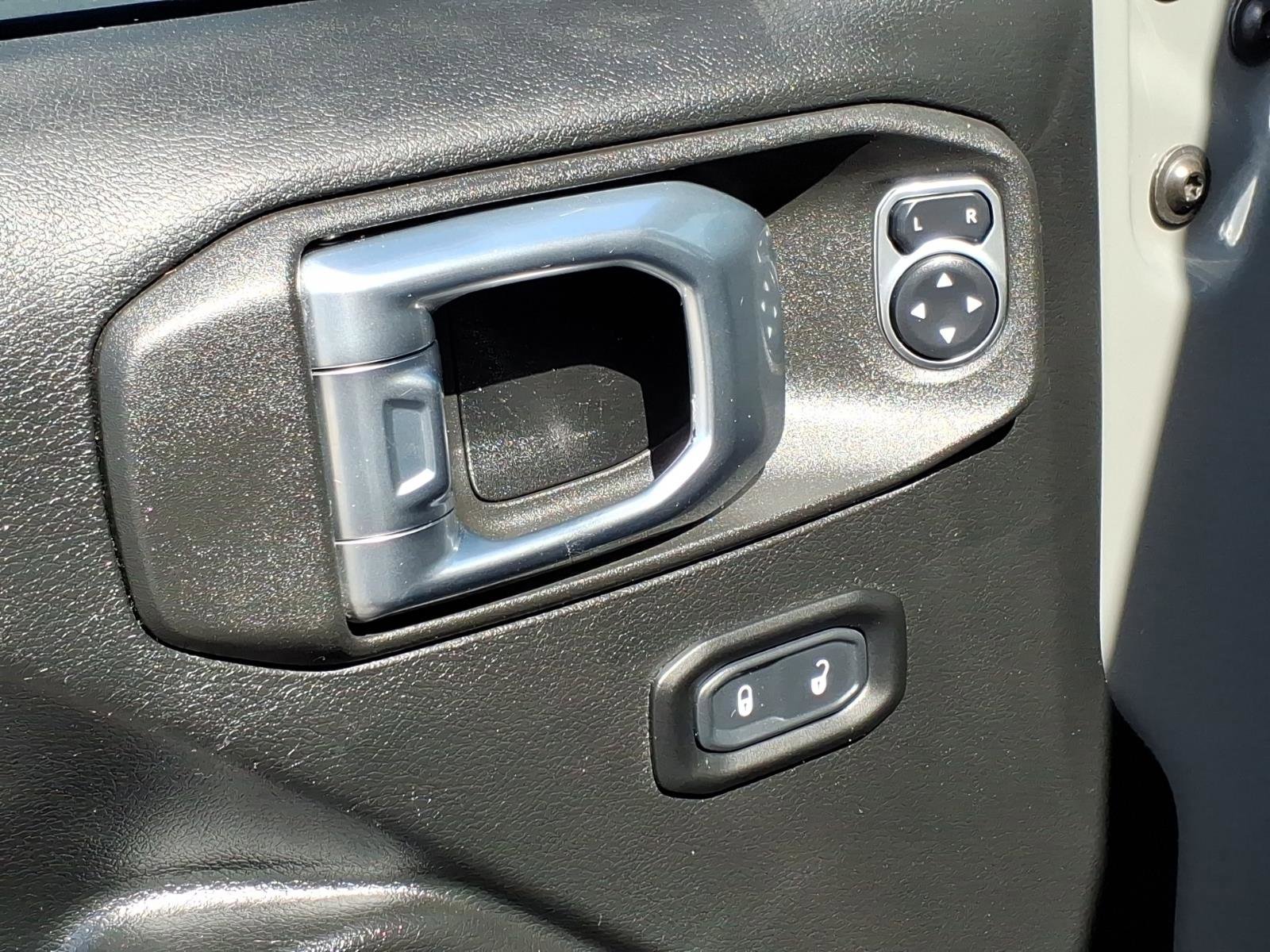 Used 2021 Jeep Wrangler Sport S image 19