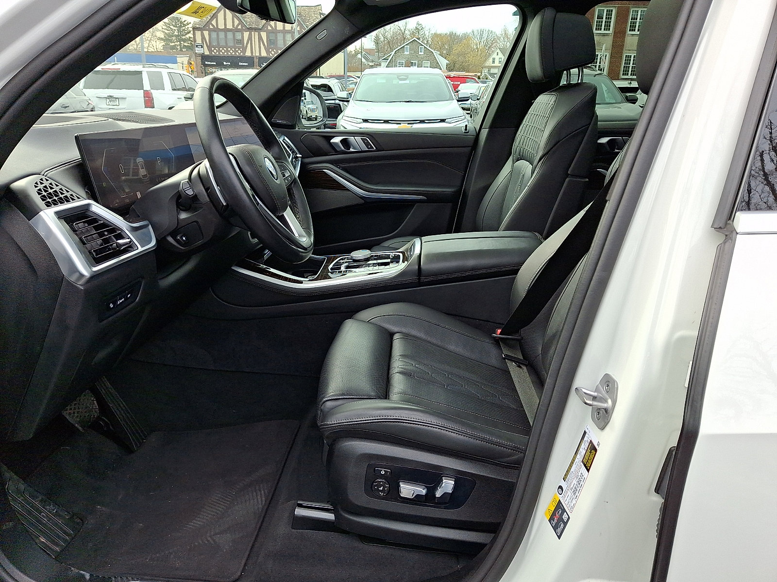 Used 2025 BMW X5 xDrive50e image 15